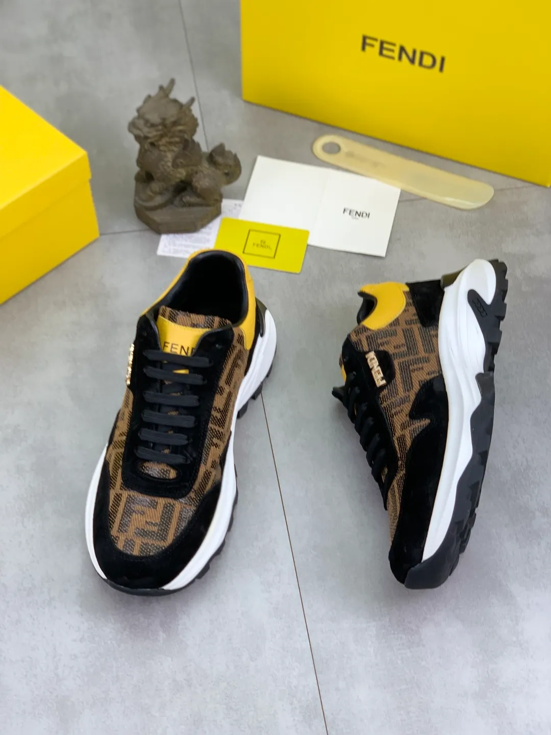 ​Men's shoes 💰P440 💰【New】Little monster 🆘 New FENDI 🕶️🕶️Simple routing effect, showing an elegant and cool driving shoe 🎬Using imported calfskin + first-layer pigskin lining🐂Excellent material🎬Detailed workmanship 🤗Comfortable foot feel➰➰. ​Pair it with any outfit to show your taste and temperament, low-key luxury ♻️Design ​simple and elegant ​noble and fashionable 🍃​Very loved and favored by trendy men 💓❤️Size: 38-44 (45 customized) 3️⃣ colors available